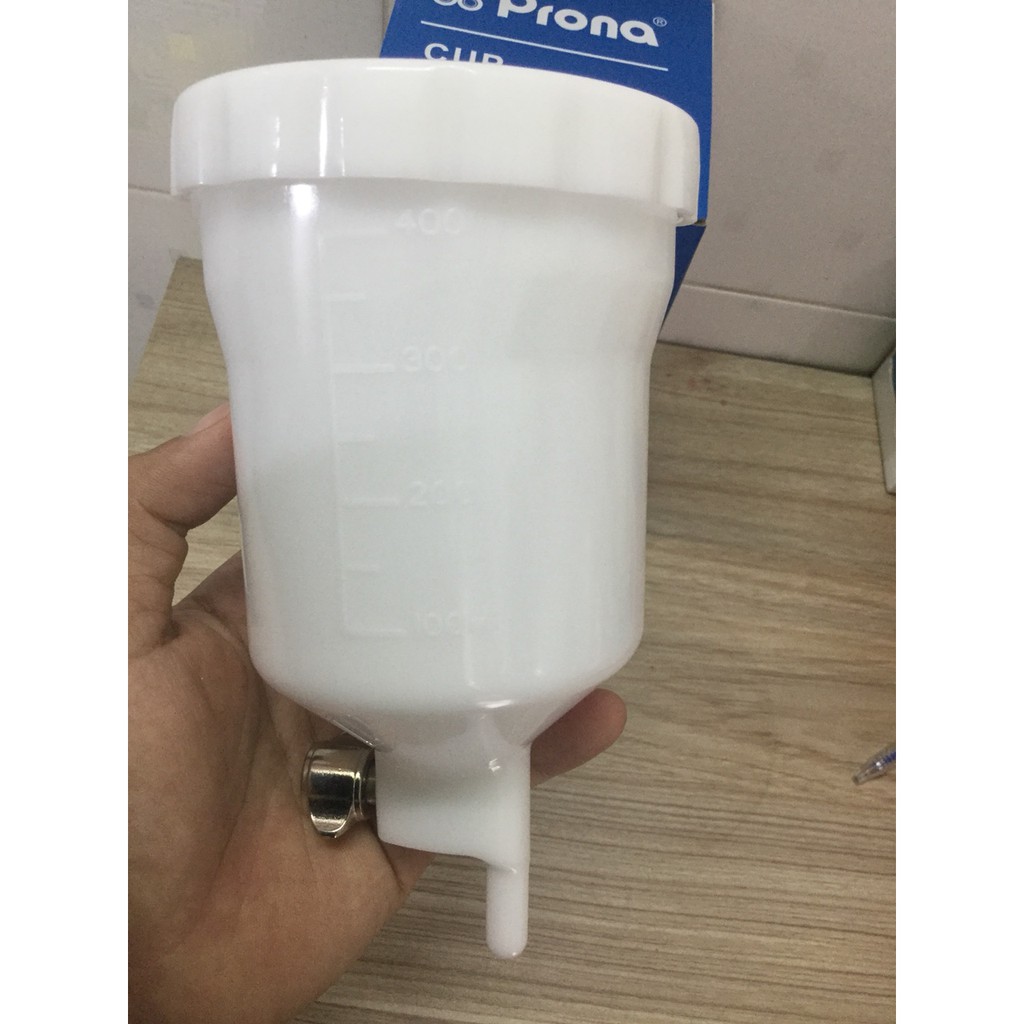 Cốc nhựa chứa sơn PRONA 400ml RC-4SR chất lượng rất tốt có chân chống đổ sơn