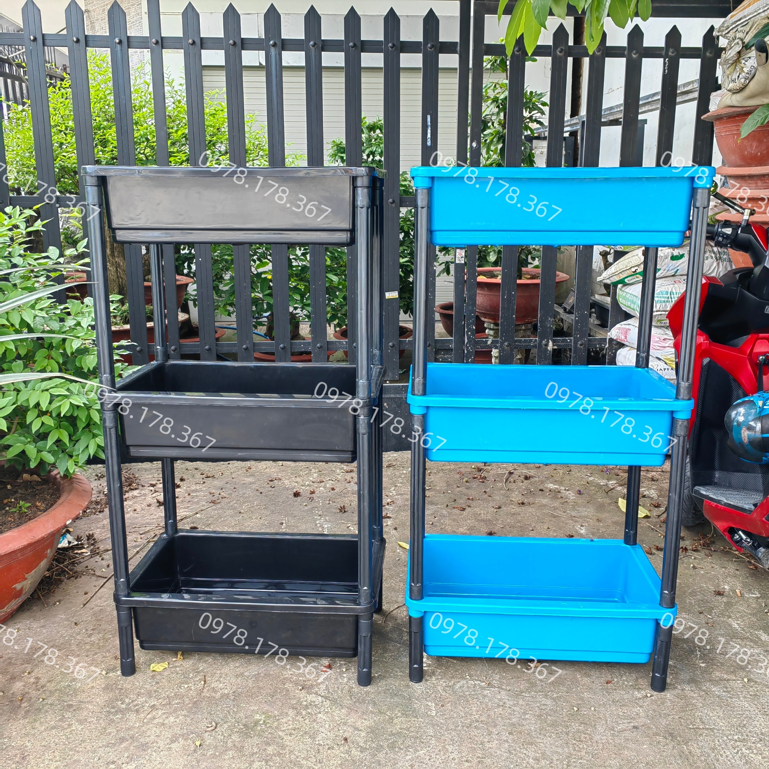 Bộ khay nhựa 3 tầng Trồng Rau, Nuôi Cá 65x42x16 - Chân màu Đen