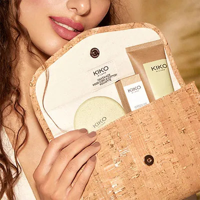 Túi ví đựng đồ trang điểm và phụ kiện 15x21cm Kiko Green Me Pochette