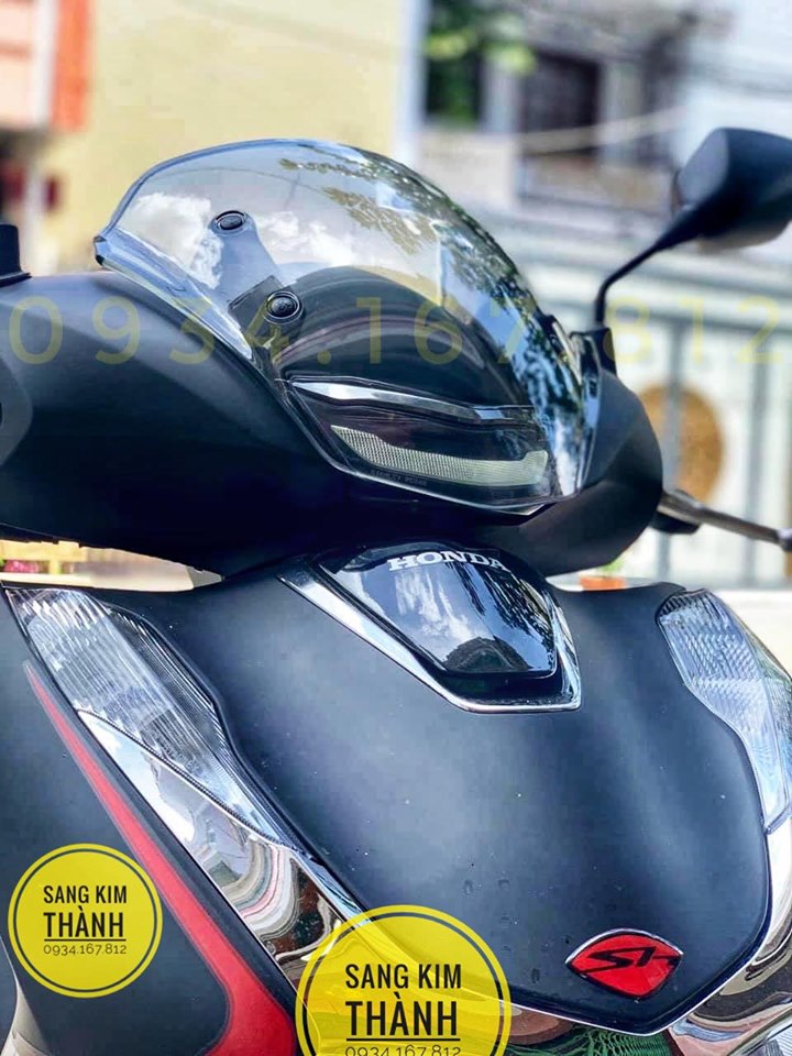 Kính Chắn Gió Xe Honda Sh 2020 ZHI.PAT Chính Hãng Màu Xám Khói Viền Demi Trong Suốt