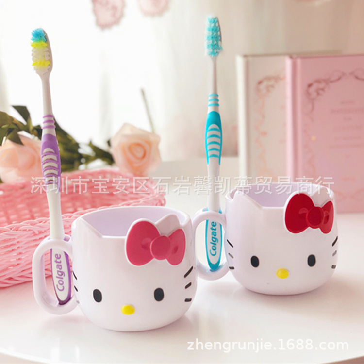 Ly nhựa Hello Kitty 200ml