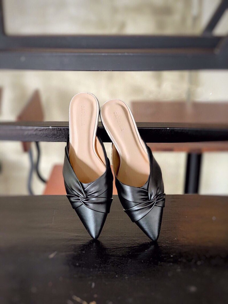 (Bảo hành 12 tháng) Dép sục đính nơ xoắn chéo - dép nữ chất liệu da mềm - chiều cao đế 1,5p - 2 màu đen- trắng - Đủ size từ 35 đến 39 - đổi trả trong 7 ngày