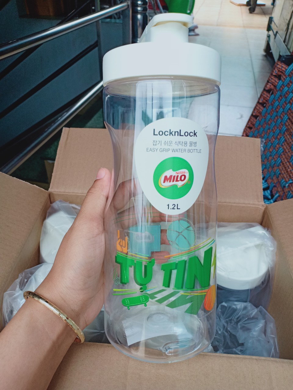 2 (hai) BÌNH ĐỰNG NƯỚC LOCK&LOCK 1,2 lít, hàng Quà tặng