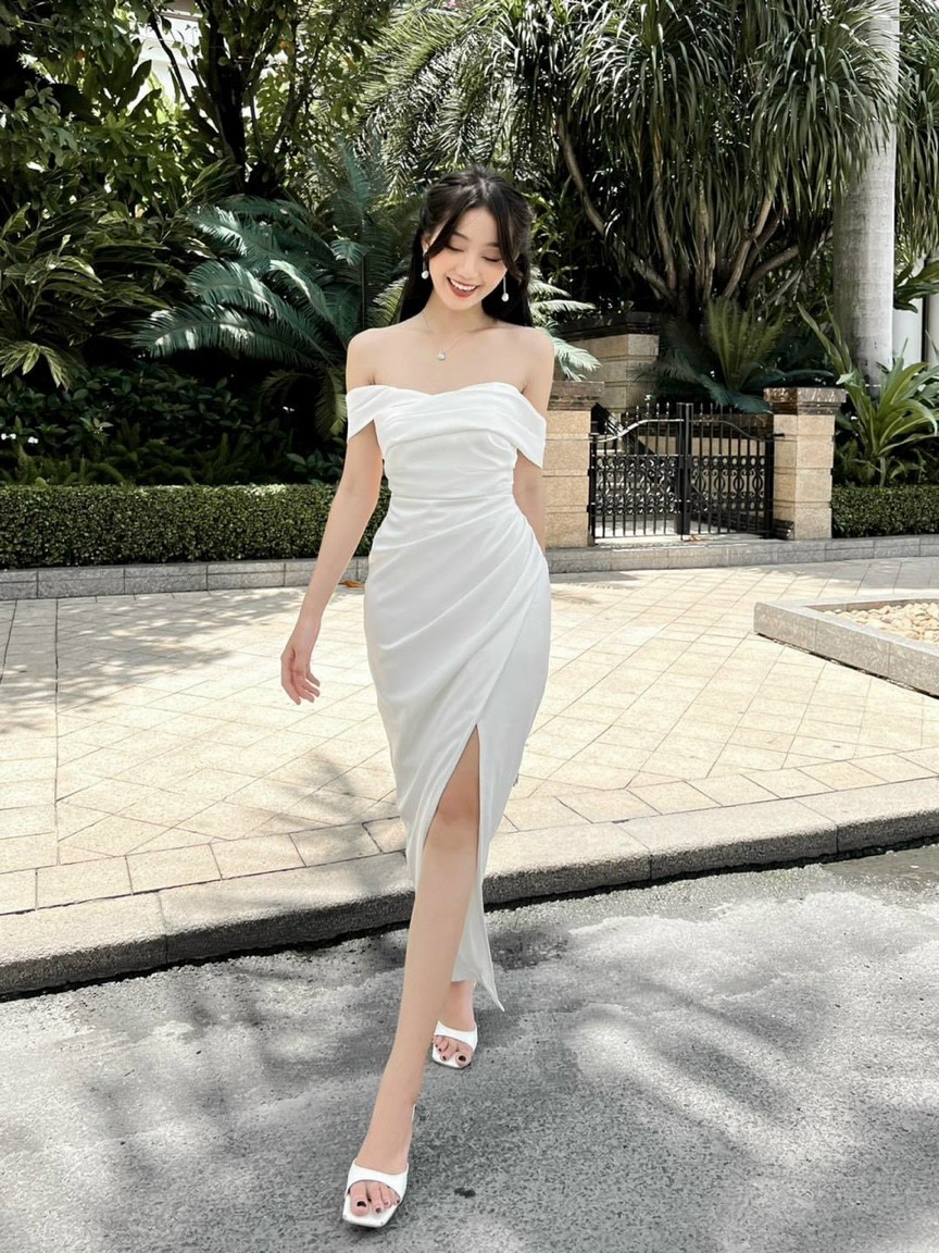 Đầm trể vai chẻ tà sang trọng
