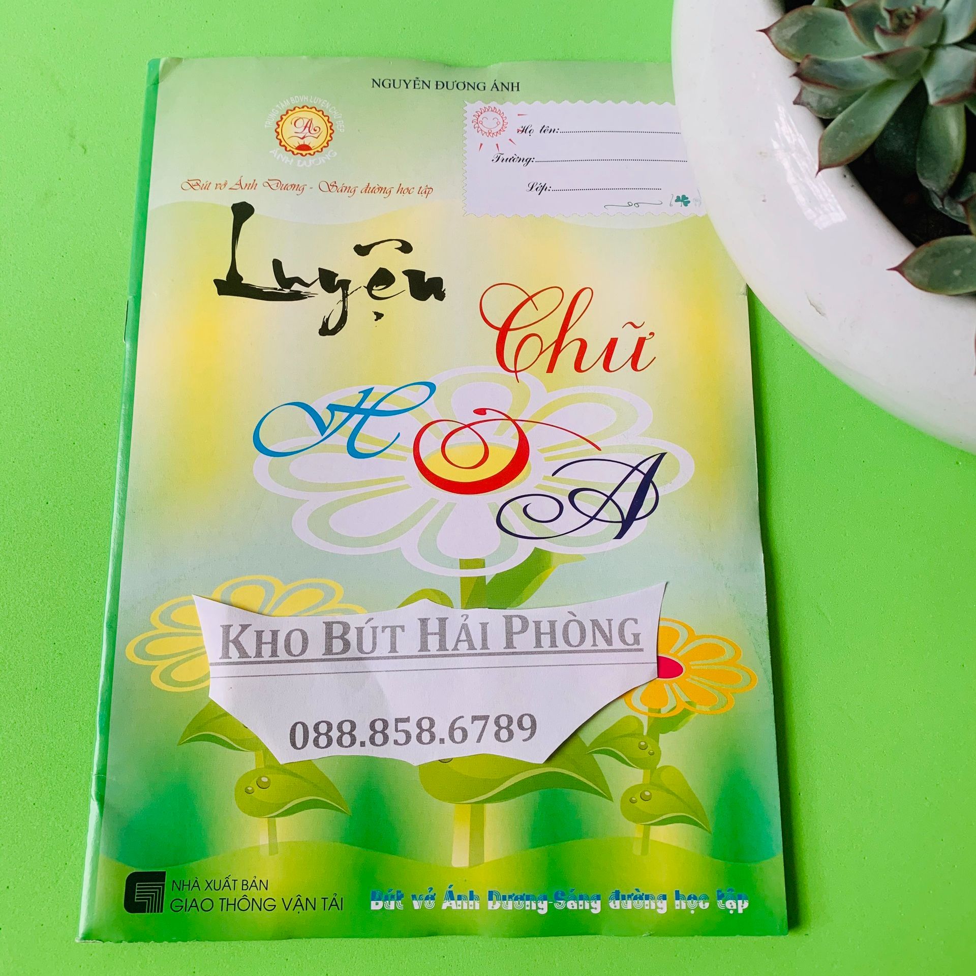 Vở luyện chữ hoa ánh dương