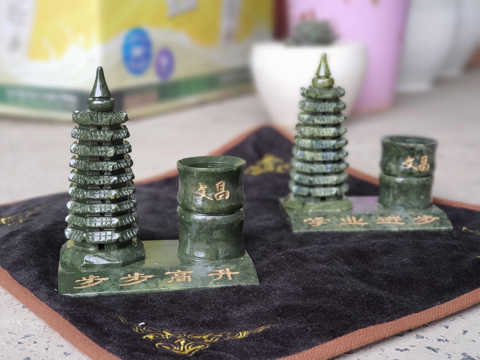 Tháp Văn Xương ống bút đá Lam Ngọc size 14cm