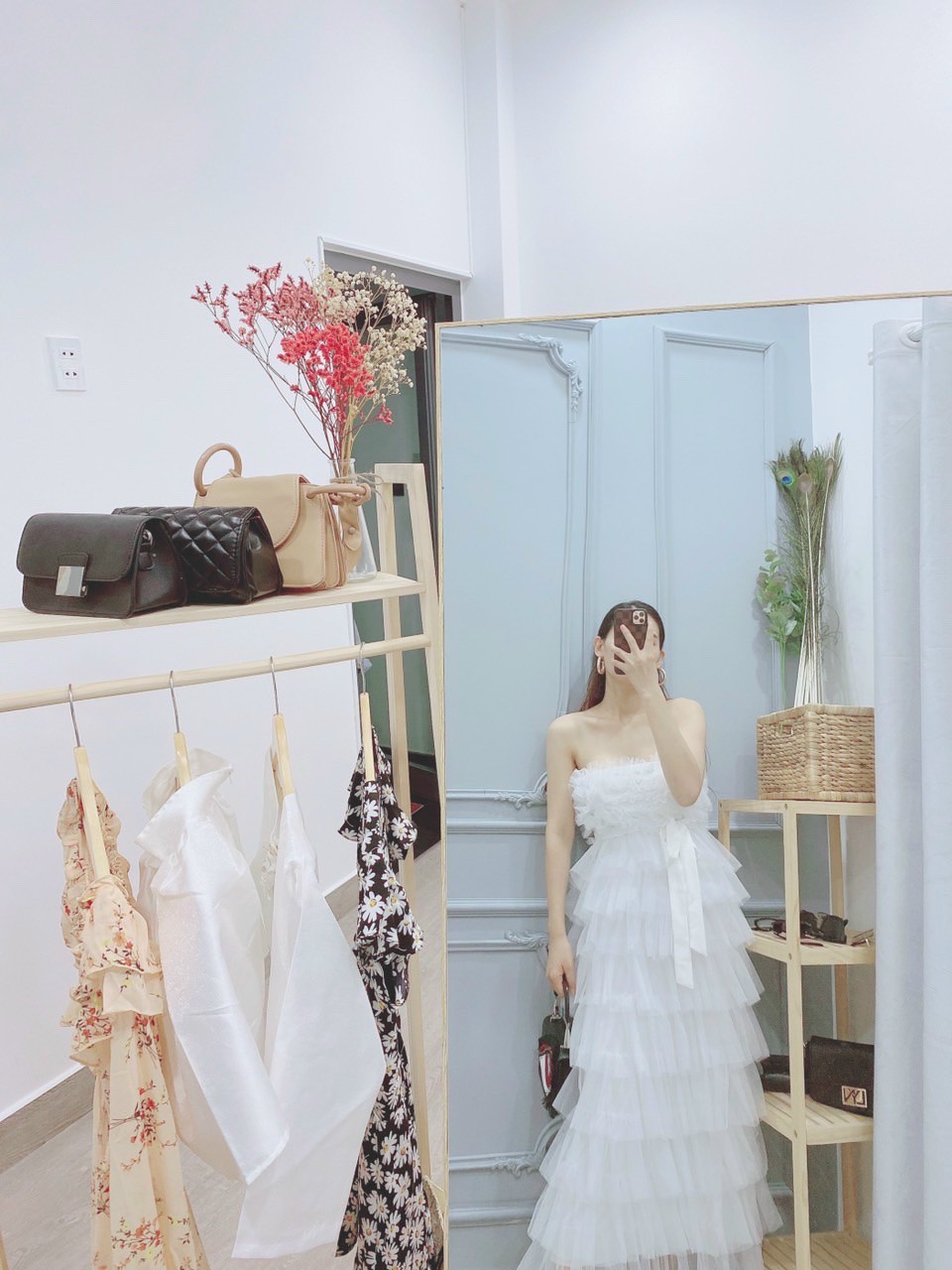 Đầm tầng lưới cúp dáng dài