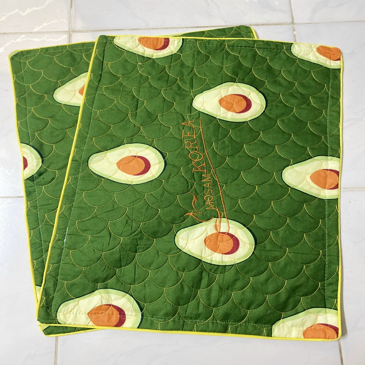 Vỏ áo gối nằm chằn thêu hình quả bơ đẹp 40x60cm, vỏ gối poly chần gòn khóa kéo, ảnh thật như hình