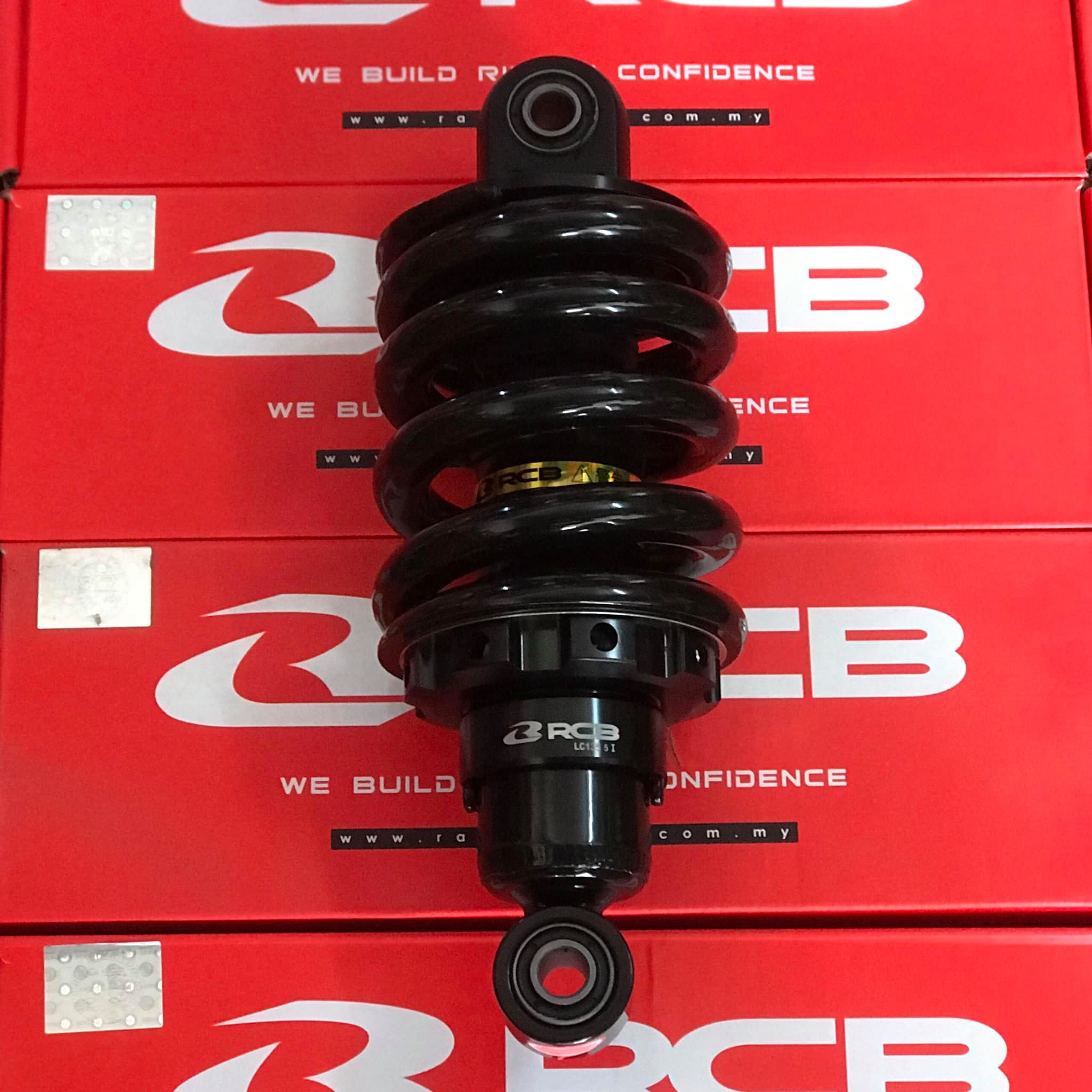 Phuộc sau rcb m2 gắn exciter 135 đen ty vàng