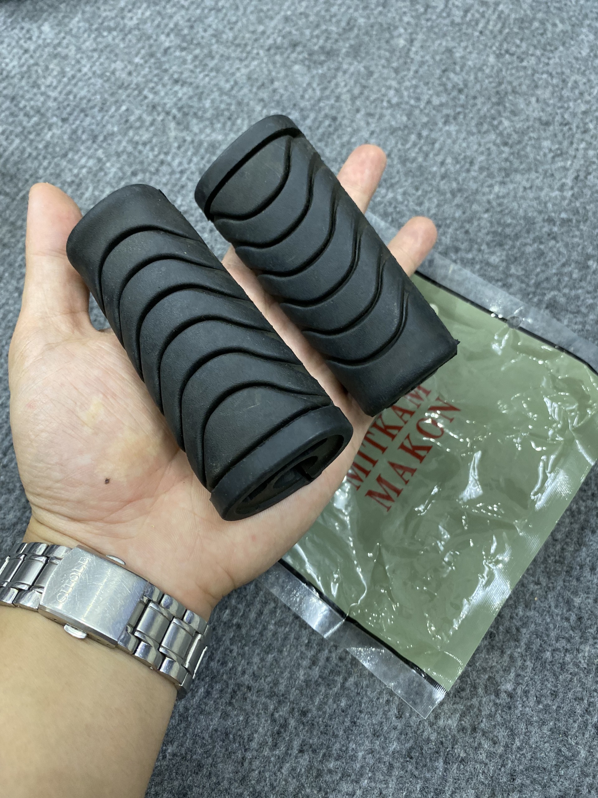 Cao su để chân trước xe Dream Wave hàng đẹp dày dặn , lắp được các dòng xe Honda các loại