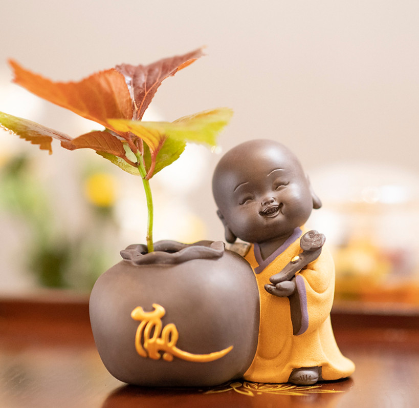 Tượng chú tiểu trồng cây Viên Mãn An Lạc gậy như ý