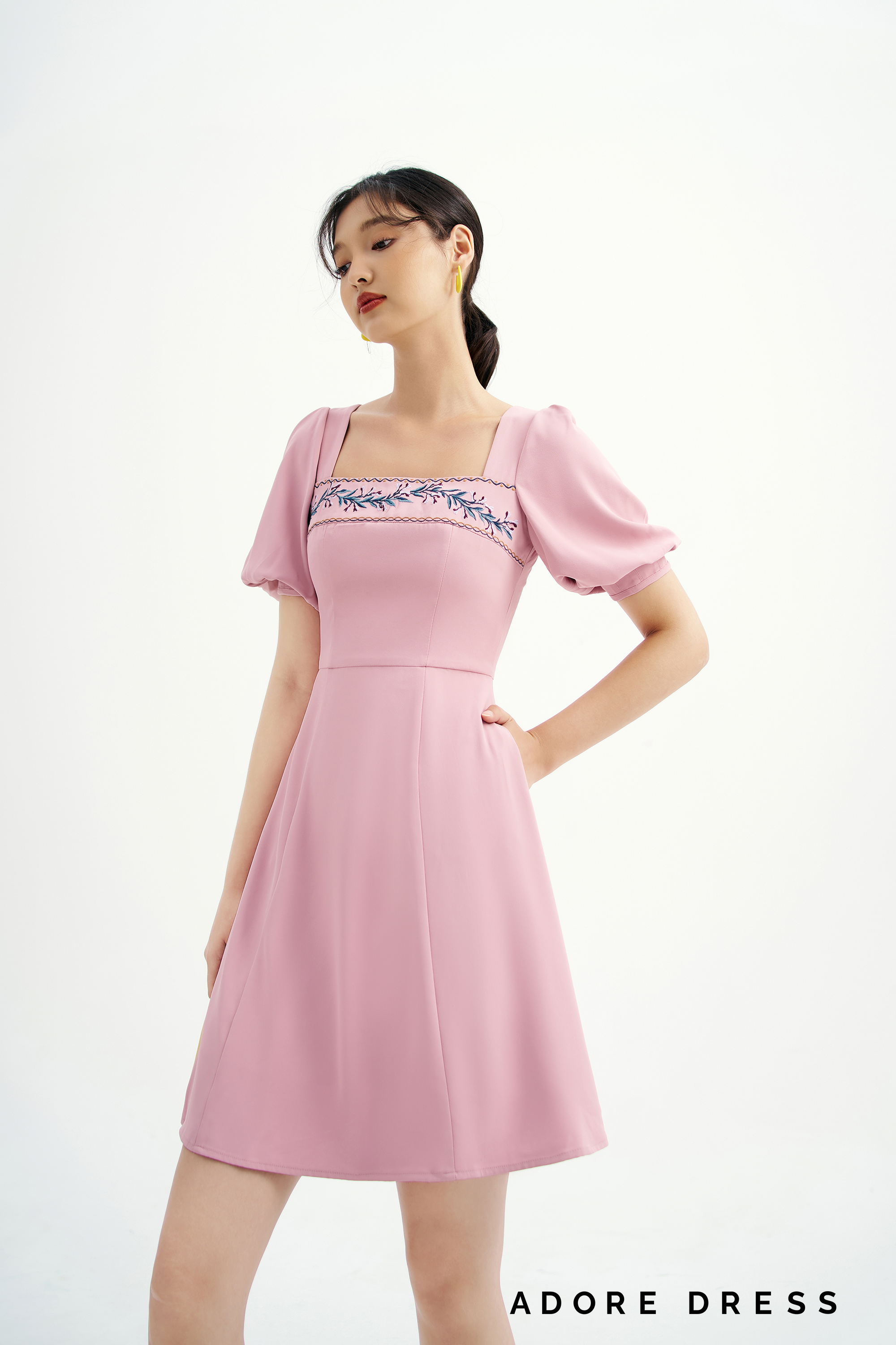 Mini dresses tuytsy hồng baby thêu ngực 311DR1127 ADOREDRESS