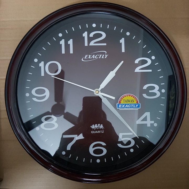 Đồng hồ treo tường tròn kim trôi 35cm exactly