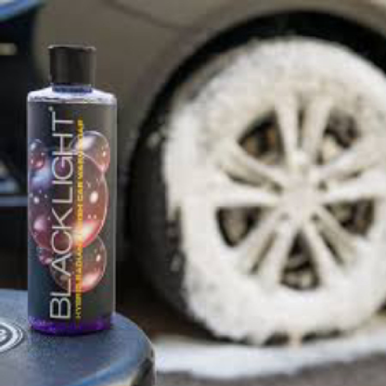 Xà bông rửa xe cao cấp cho xe màu đen, bọt nhiều, siêu bóng Chemical Guys Black Light Hydrid Radiant Finish Car Wash Soap