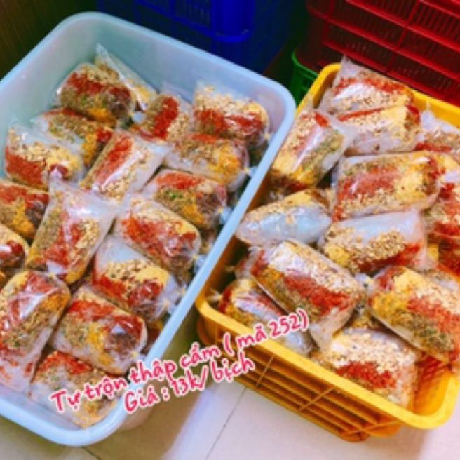 1 bịch bánh tráng trộn tự trộn giảm giá còn 13k
