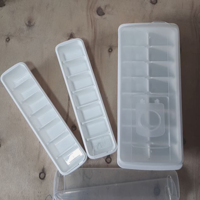 Khay đá có nắp