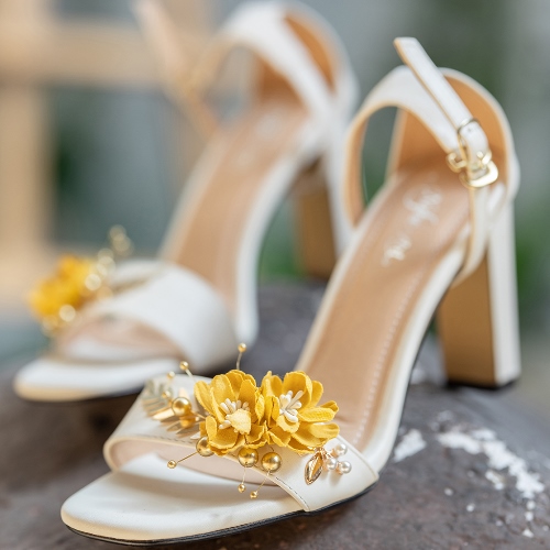 Giày cưới Nghé Art sandal hoa vàng 299