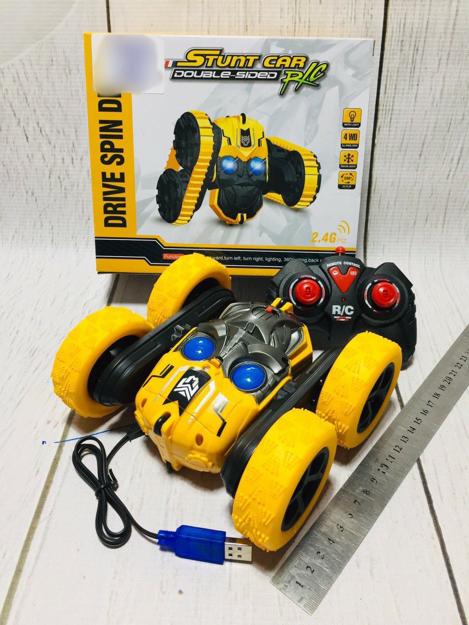 [MUA 2 GIẢM 5%][HCM]Xe điều khiển từ xa Stunt Car 360 độ Iron man/Bumblebee