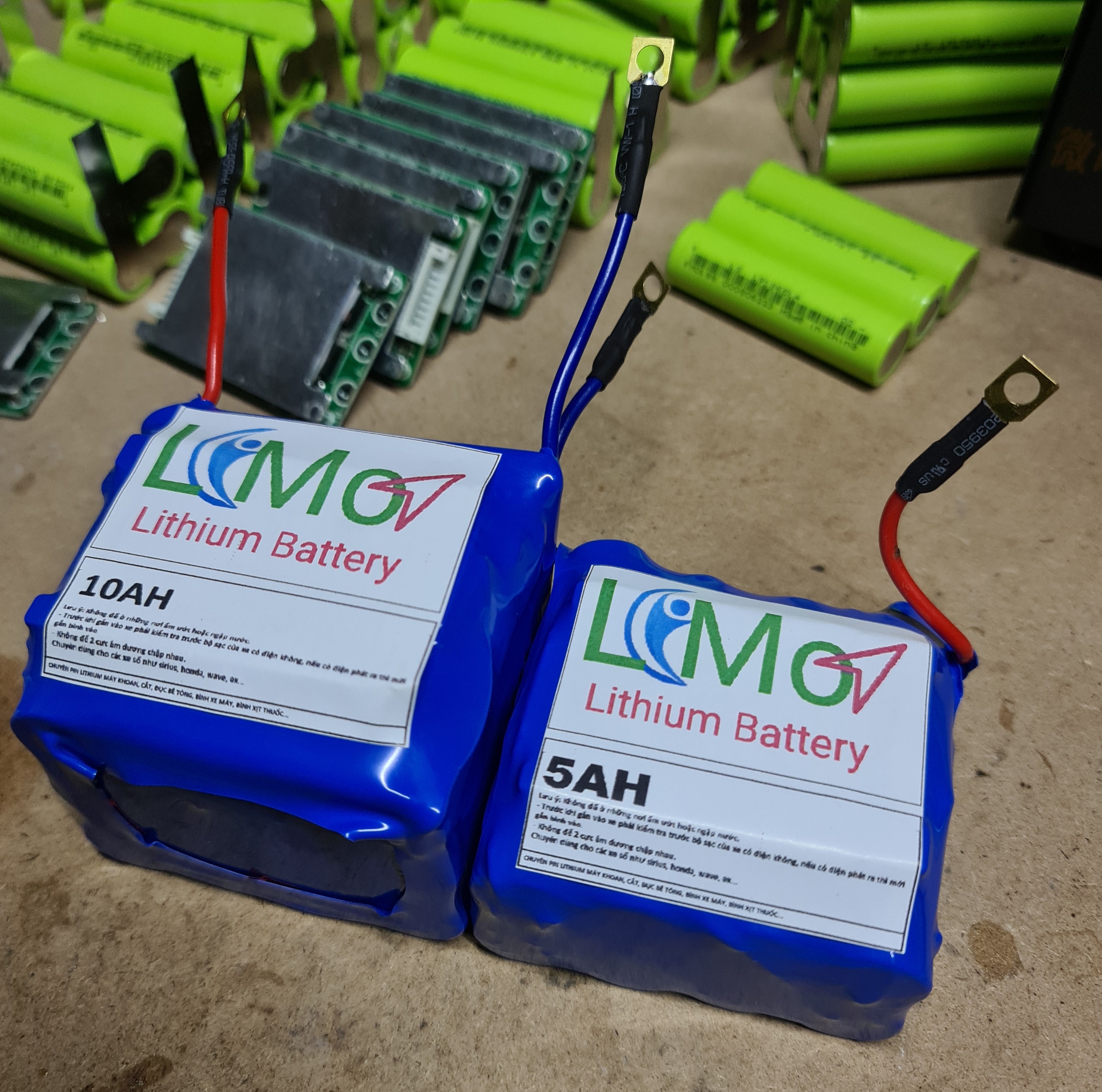 Bình acquy Lithium xe máy (2 mẫu 5AH và 10AH). Bình kích đề xe máy. Dùng được cho tất cả các xe dưới 150cc- LIMO