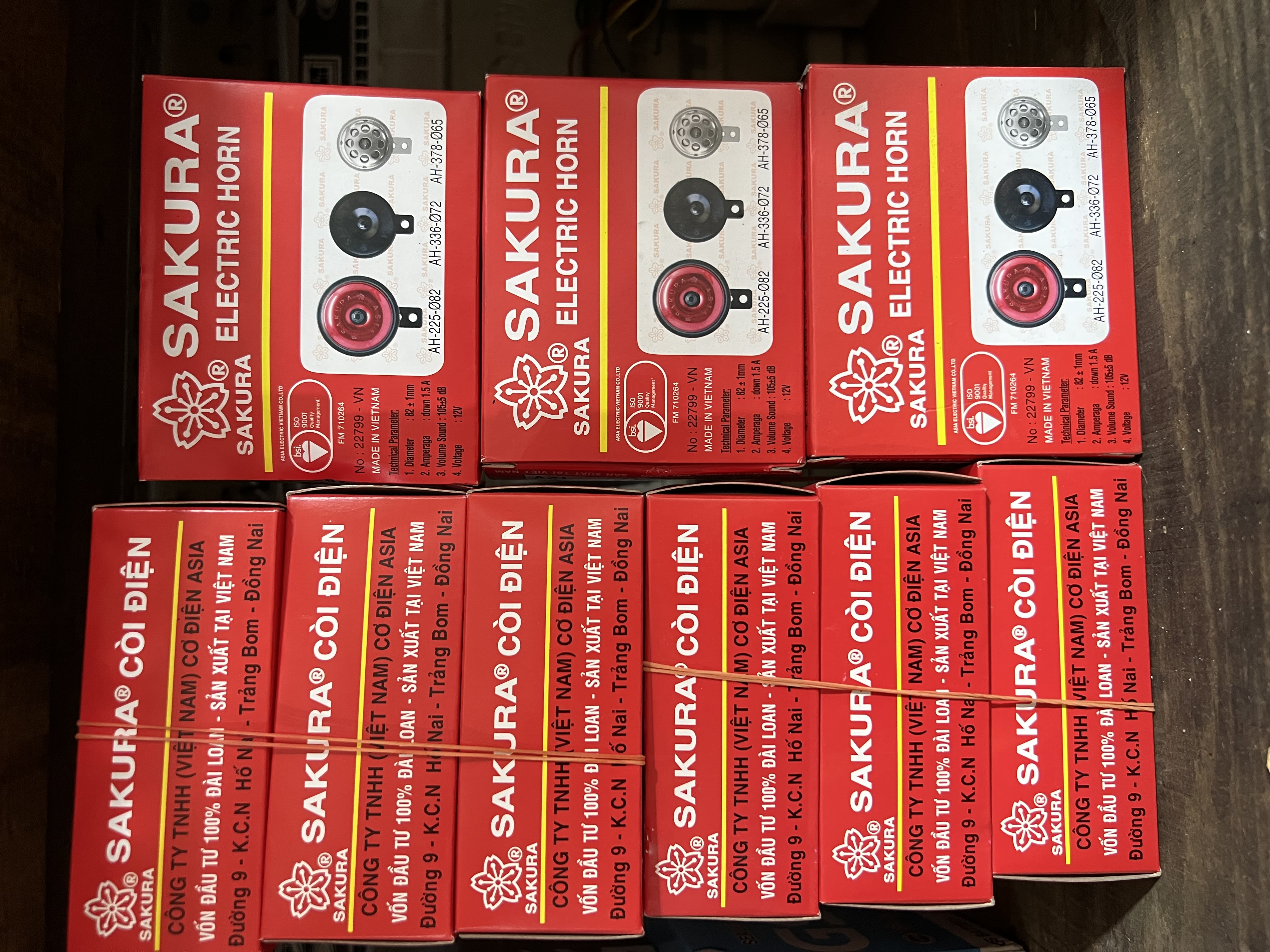 Kèn xe máycòi xe máy sakura màu đỏ 82 mm gắn được cho các loại xe máy
