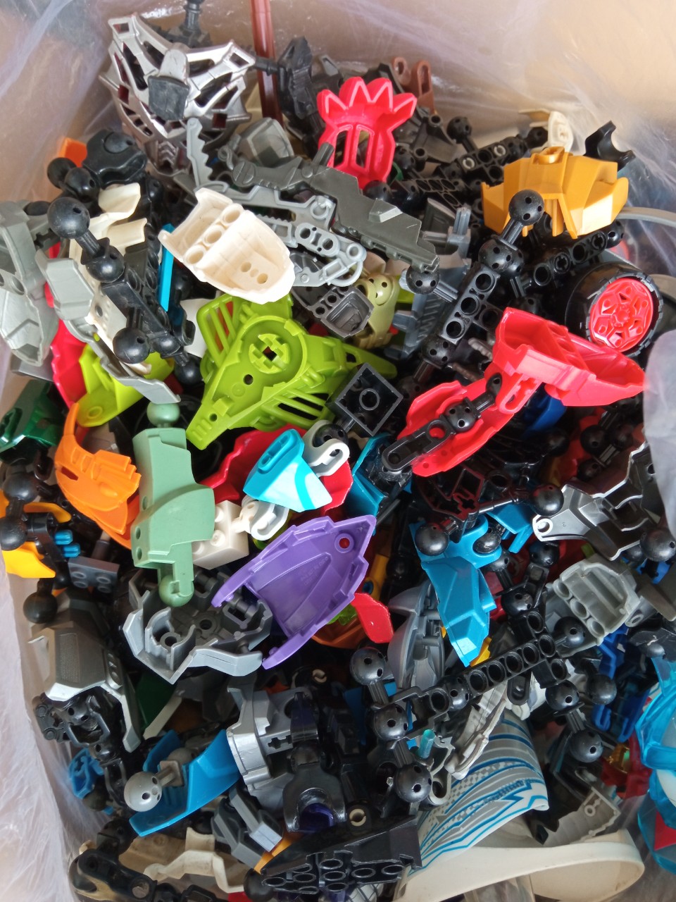 Đồ chơi lắp ráp Bionicle đã qua sử dụng