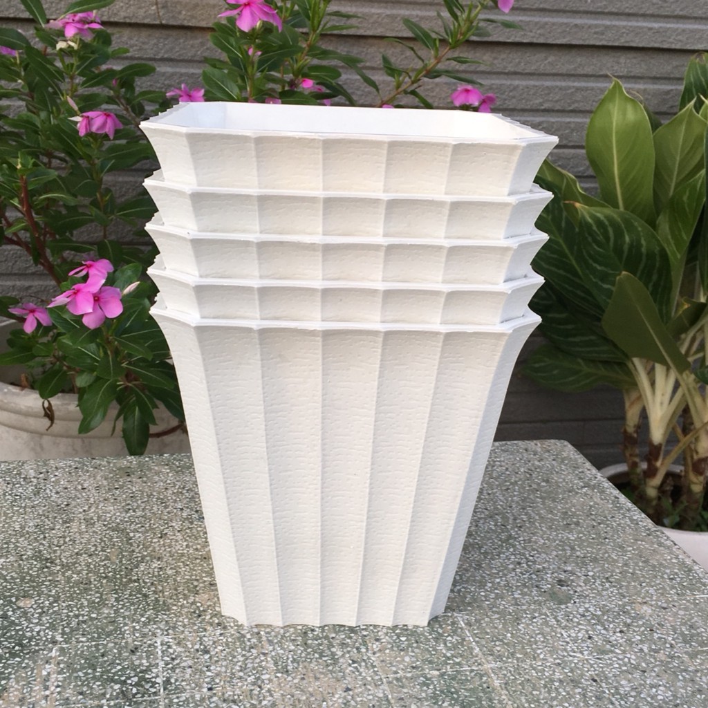Bộ 4 chậu trồng hoa khía vuông màu trắng size 17cm x 17cm x 12cm