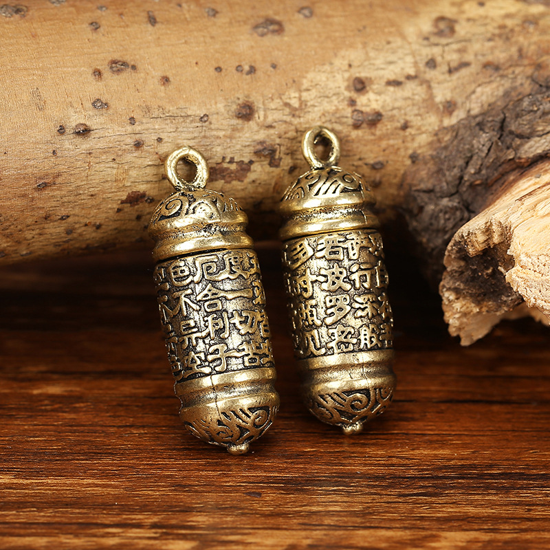 Tượng Nhỏ Phong Thủy Bằng Đồng Kiểu Dáng Hình Trụ Kinh Phật (Kích Thước: 3.8cm x 1.3cm)