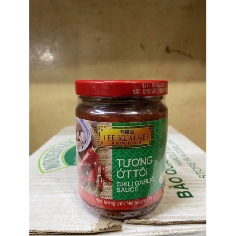 Tương ớt tỏi lee kum kee 226g - chili garlic sauce