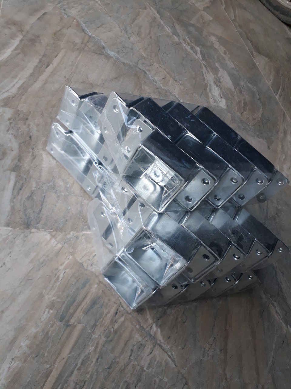 Pát U đỡ thang giường . bậu đỡ thang giường . thang 4 cm và thang 3 cm dày 1,5 ly, chất liệu thép mạ kẽm