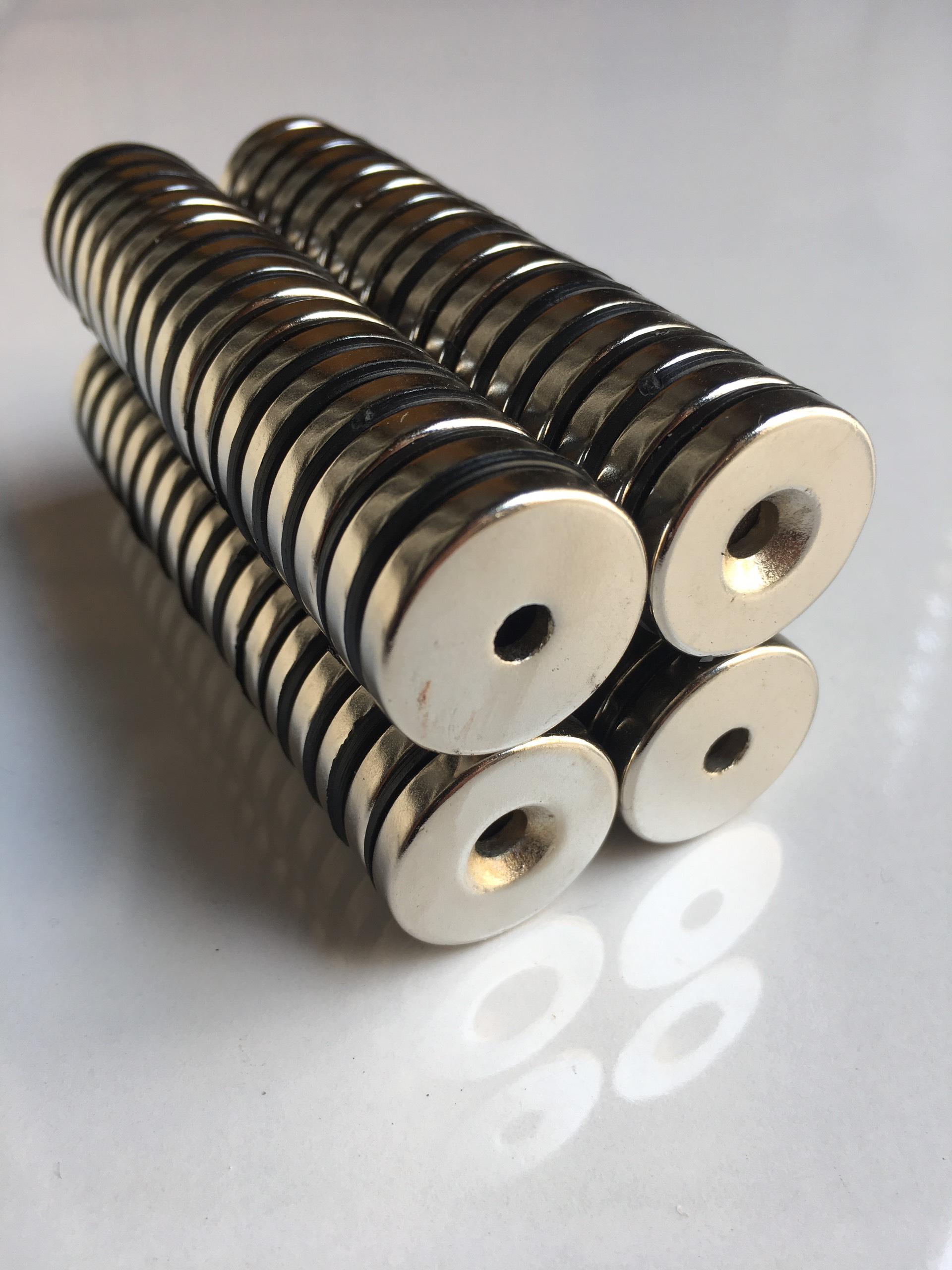 [HCM]Nam châm siêu mạnh Ø 20x5mm nam châm vát lỗ bắt vít M5 nam châm đất hiếm bắt vít chìm