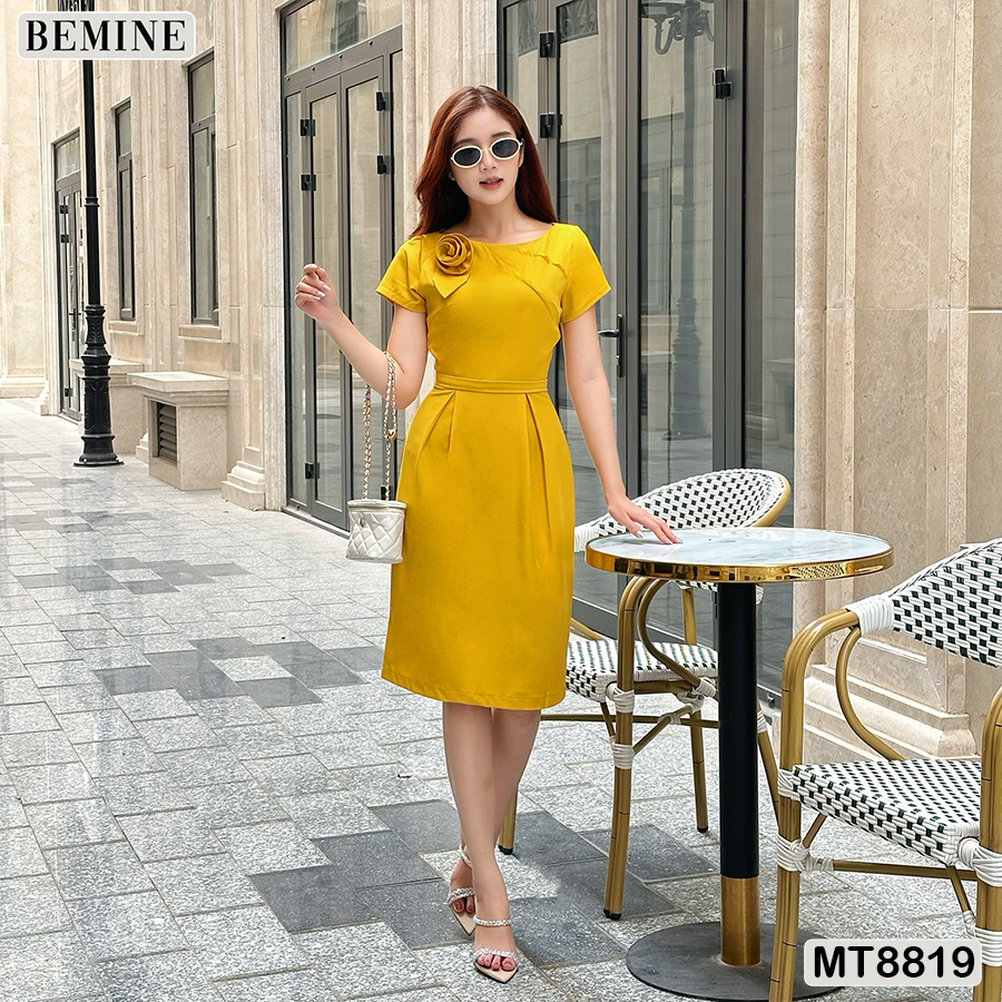 Đầm thiết kế cổ tròn vai đính hoa ngắn tay tùng a bemine mt8819