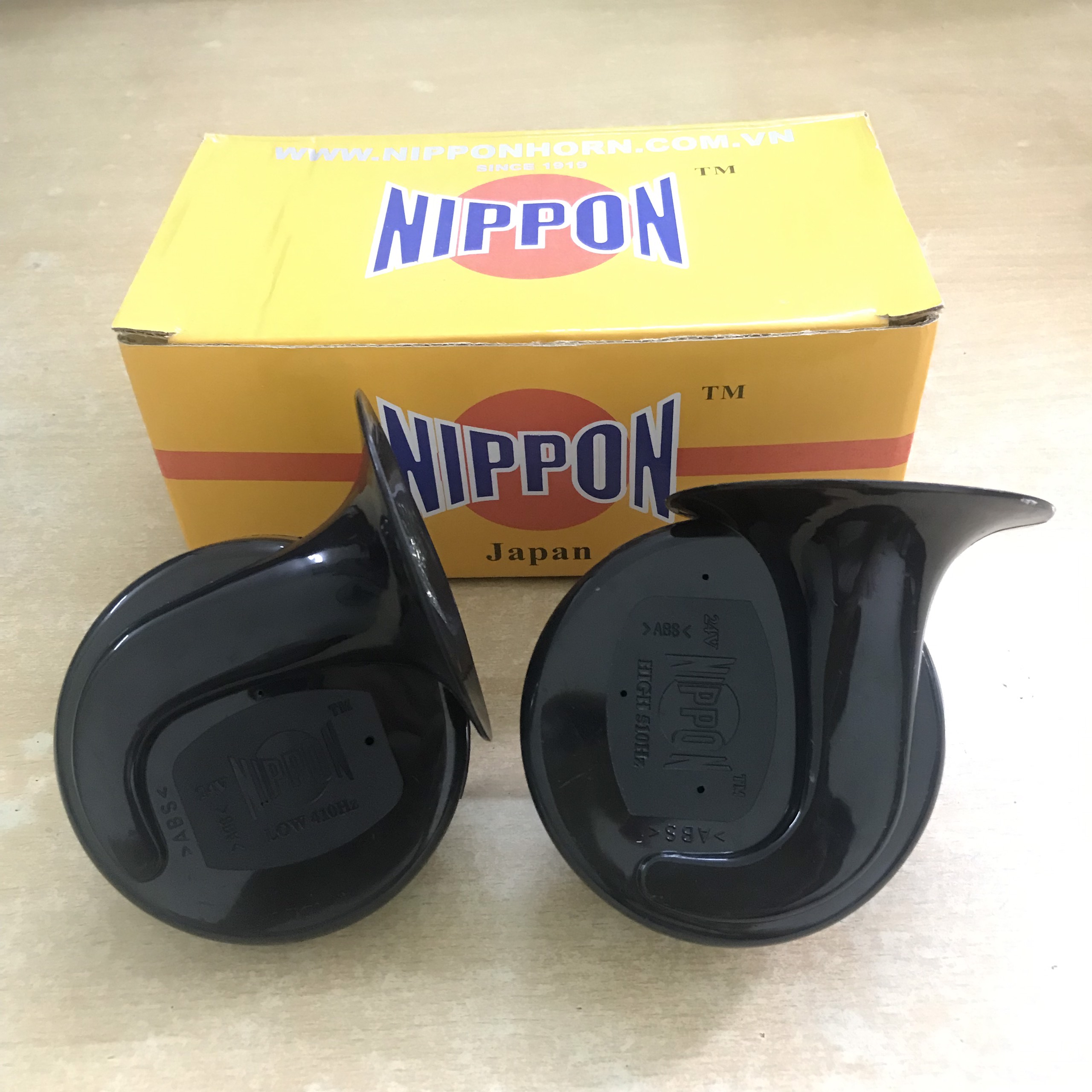 Bộ coi sen o to Nippon 24v, kèn sò xe tải Nippon 24v tiếng còi ô tô to, còi sên ô tô Nippon 24v có độ bền cao, kèn sò ô to dễ lắp đặt.