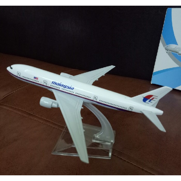 Mô hình máy bay tĩnh B777 Malaysia Airlines 16cm