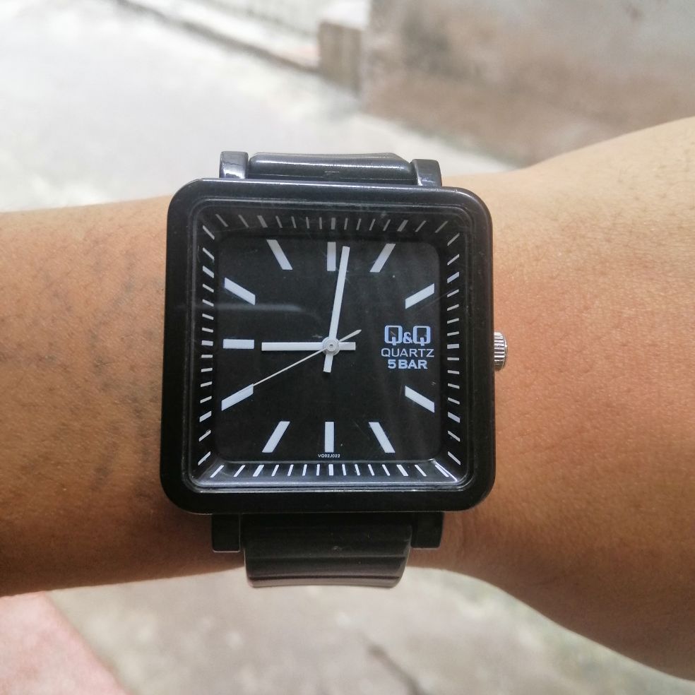 Đồng hồ nam hiệu Q&Q Nhật