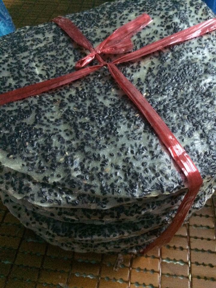 Bánh tráng nướng mè đen