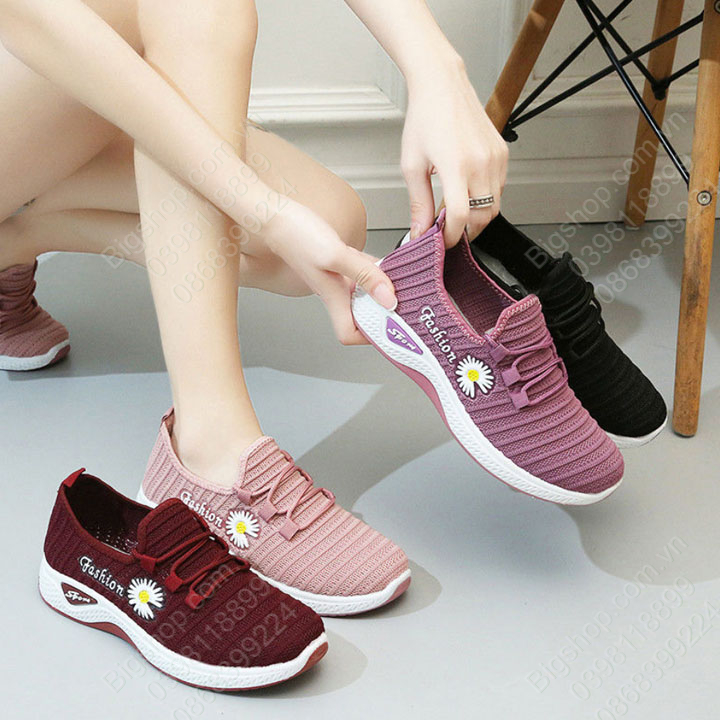Tại sao nên có một đôi giày thể thao nữ sneaker trong tủ đồ? | websosanh.vn