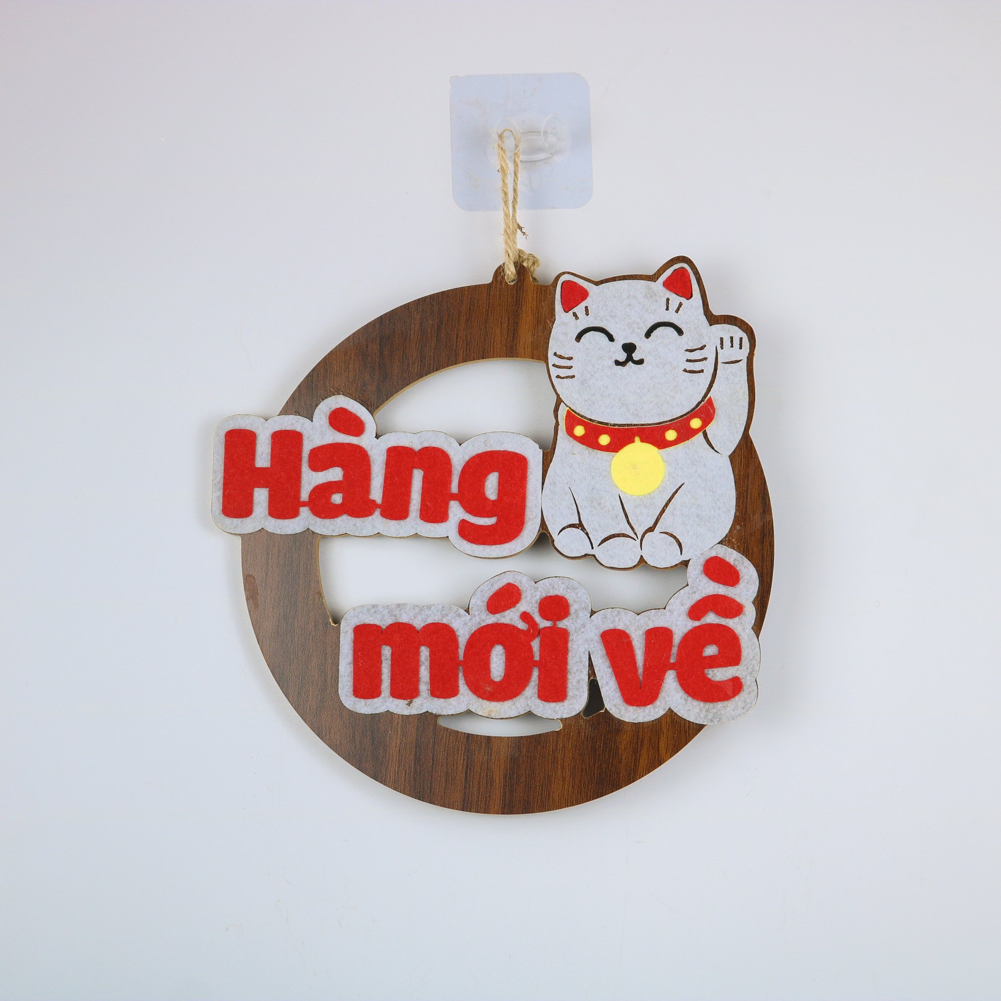Tranh gỗ, bảng gỗ hình tròn mèo thần tài thông báo HÀNG MỚI VỀ treo cửa hàng
