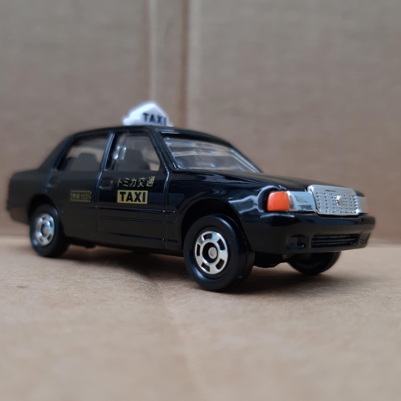 Xe mô hình Tomica - Xe Toyota Taxi Hong Kong màu đen mở được cửa