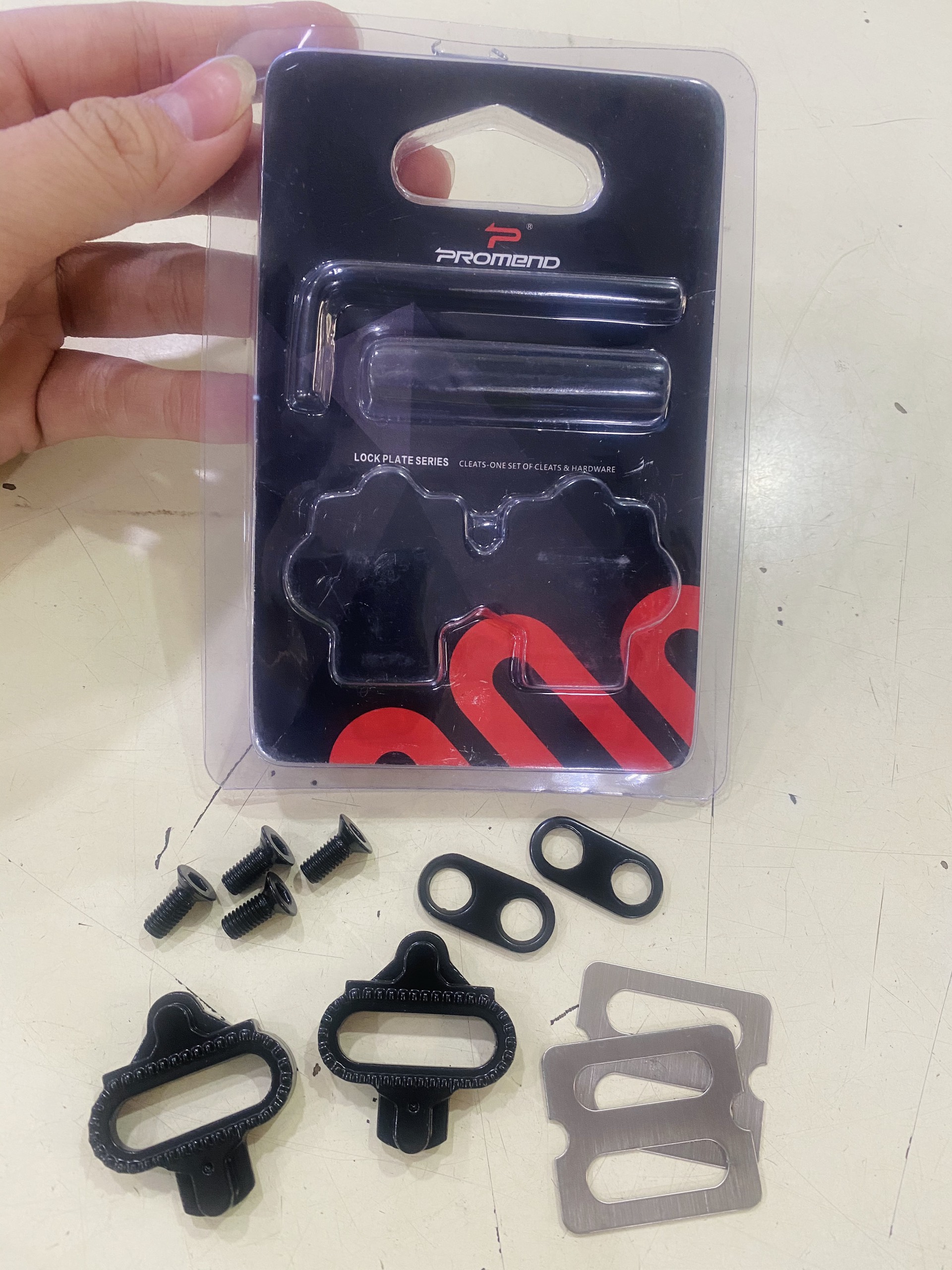 Cá, Can leo núi MTB gắn giày đạp xe đạp hiệu Promend.
