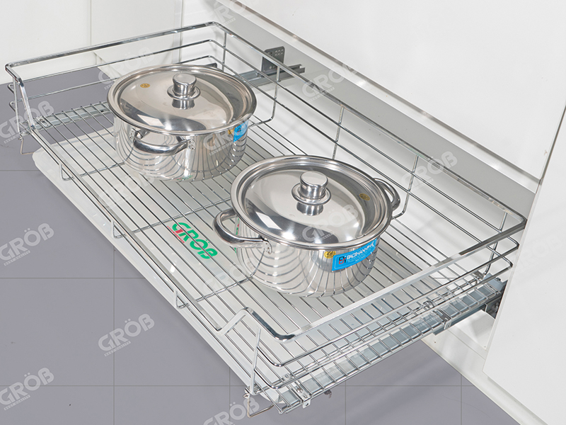 Kệ để xoong nồi được làm bằng chất liệu Inox bóng nan vuông của hãng GROB