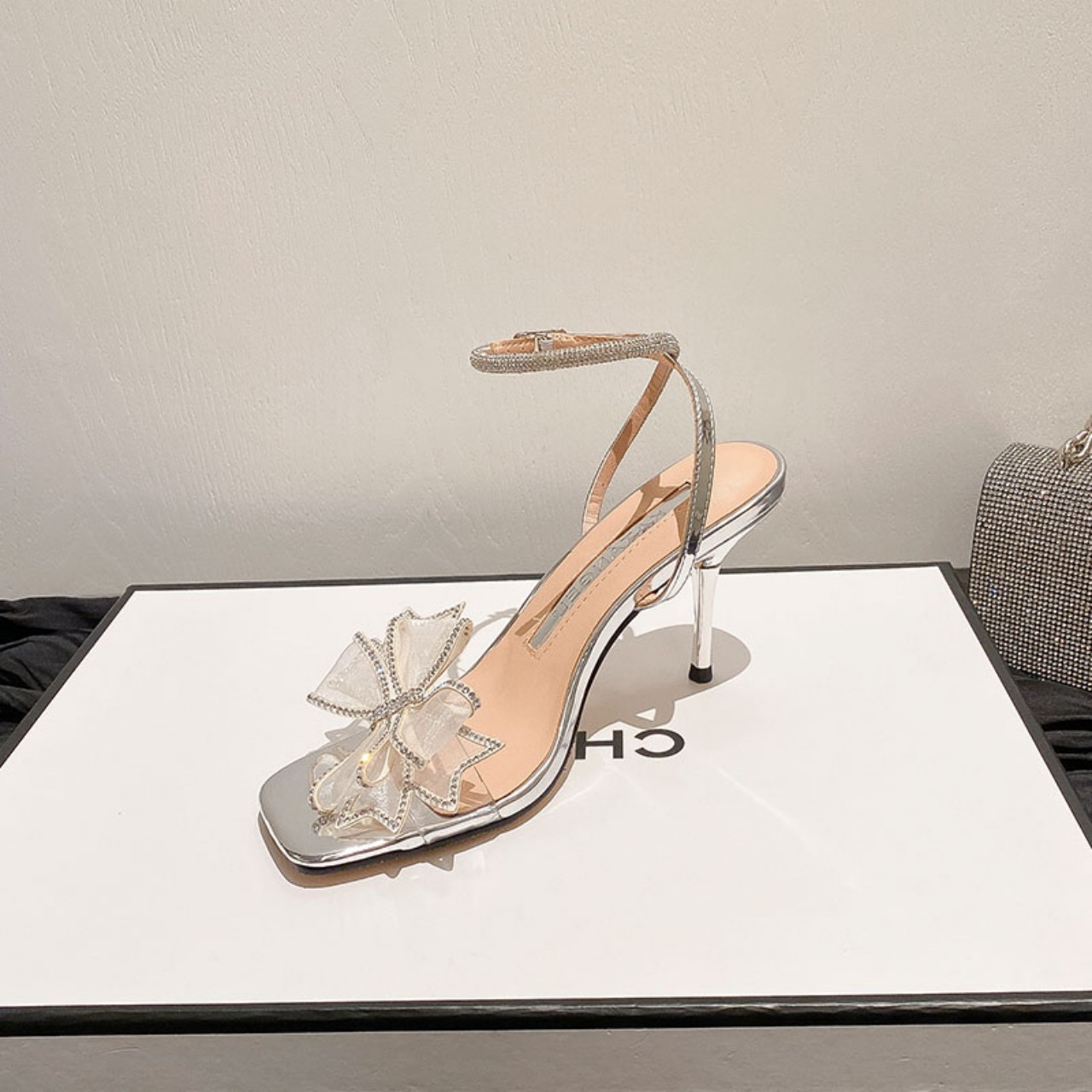 Giày sandal cao gót mã tks73 cao 8p màu bạc thanh lịch sang trọng