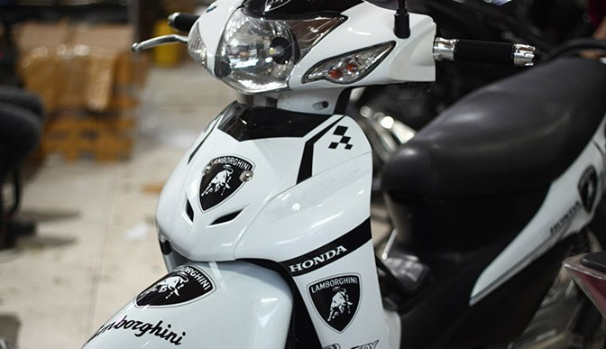 Tem trùm xe wave trắng lamboghini lambo mẫu mới- Tem trùm dán xe máy wave trắng lambo thiết kế theo yêu cầu - tem trùm xe wave trắng lambo độ chế đẹp và rẻ chất