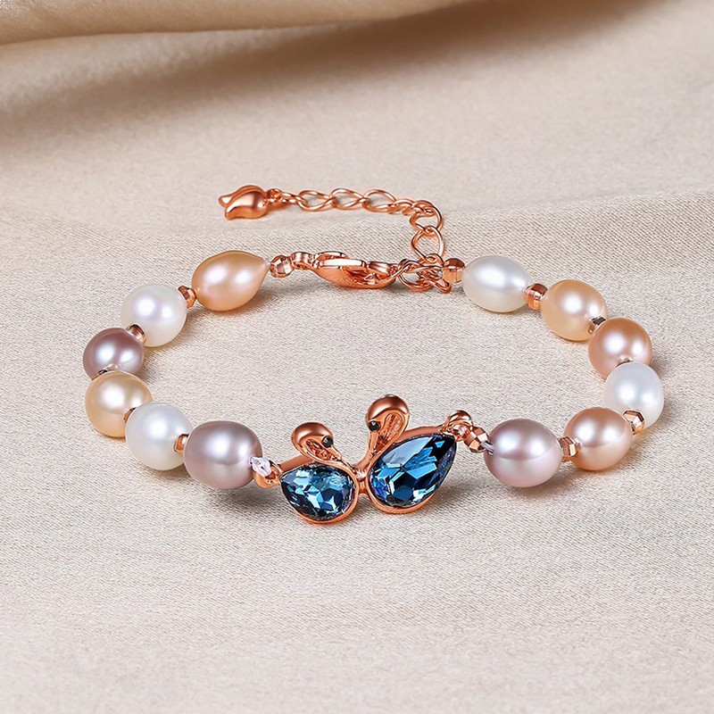 Lắc tay Thiên Nga nữ, chất liệu Ngọc Trai thật, cấu trúc vân tay, Màu Trắng Ngà, hạt bầu dục 6li, kèm Giấy kiểm định sản phẩm mẫu tại SJC, Kèm hộp đựng Hoa Hồng – Mẫu CownX.05