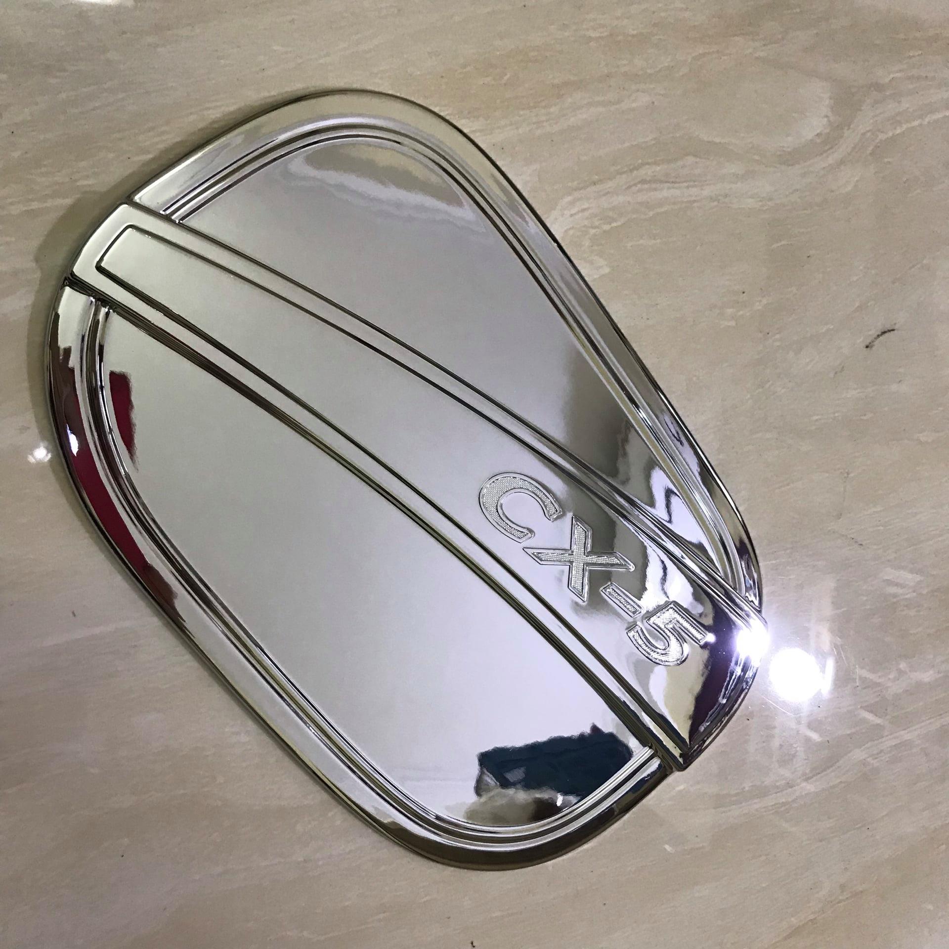 Ốp nắp xăng mạ crom xe Mazda CX5 2017 - 2021.