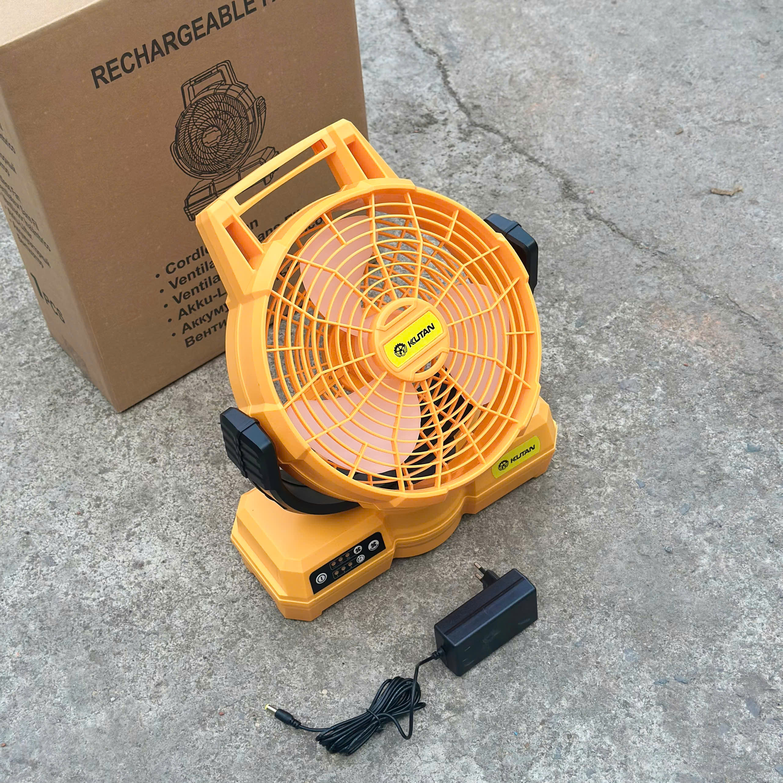 Quạt Chạy Pin Kutan, Quạt Tích Điện Chân Pin Phổ Thông Có Xoay Bảo Hành 6 Tháng Giá 535,600 Đồng*Miễn phí vận chuyển