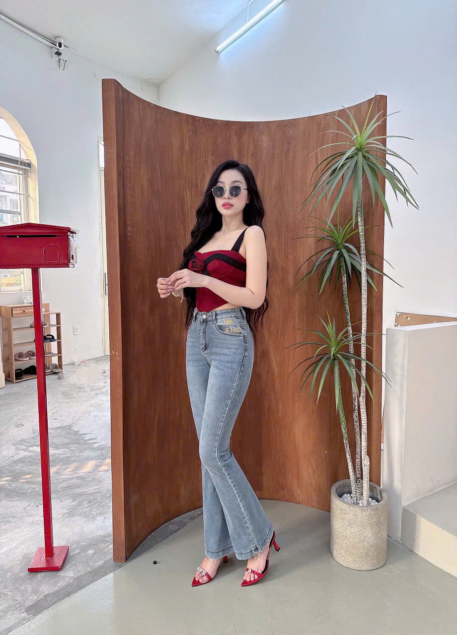 QUẦN JEANS LOE 9 TẤC MÀU ĐEN TRƠN LƯNG CAO 2 NÚT TREND 2023 BL769