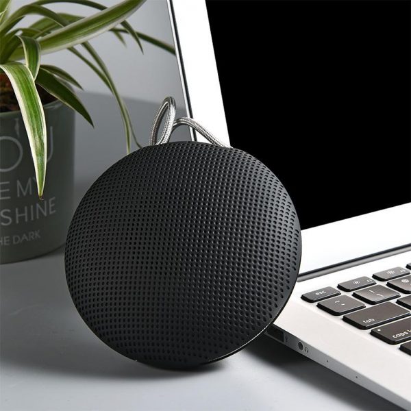 Loa Bluetooth F5 nhỏ gọn Phiên bản Bluetooth 5.0 mạnh mẽ kết nối nhanh chóng, ổn định, tiết kiệm pin. Màng loa 40mm với công suất 3W cho âm thanh mạnh mẽ, chân thực. Chống nước IPX5 an toàn khi sử dụng ngoài trời. chống nước