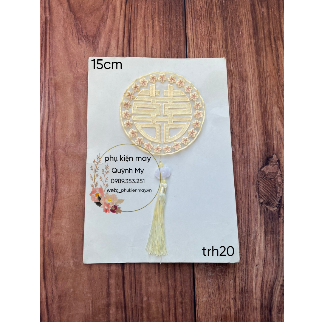 _tấm tròn trang trí áo dài