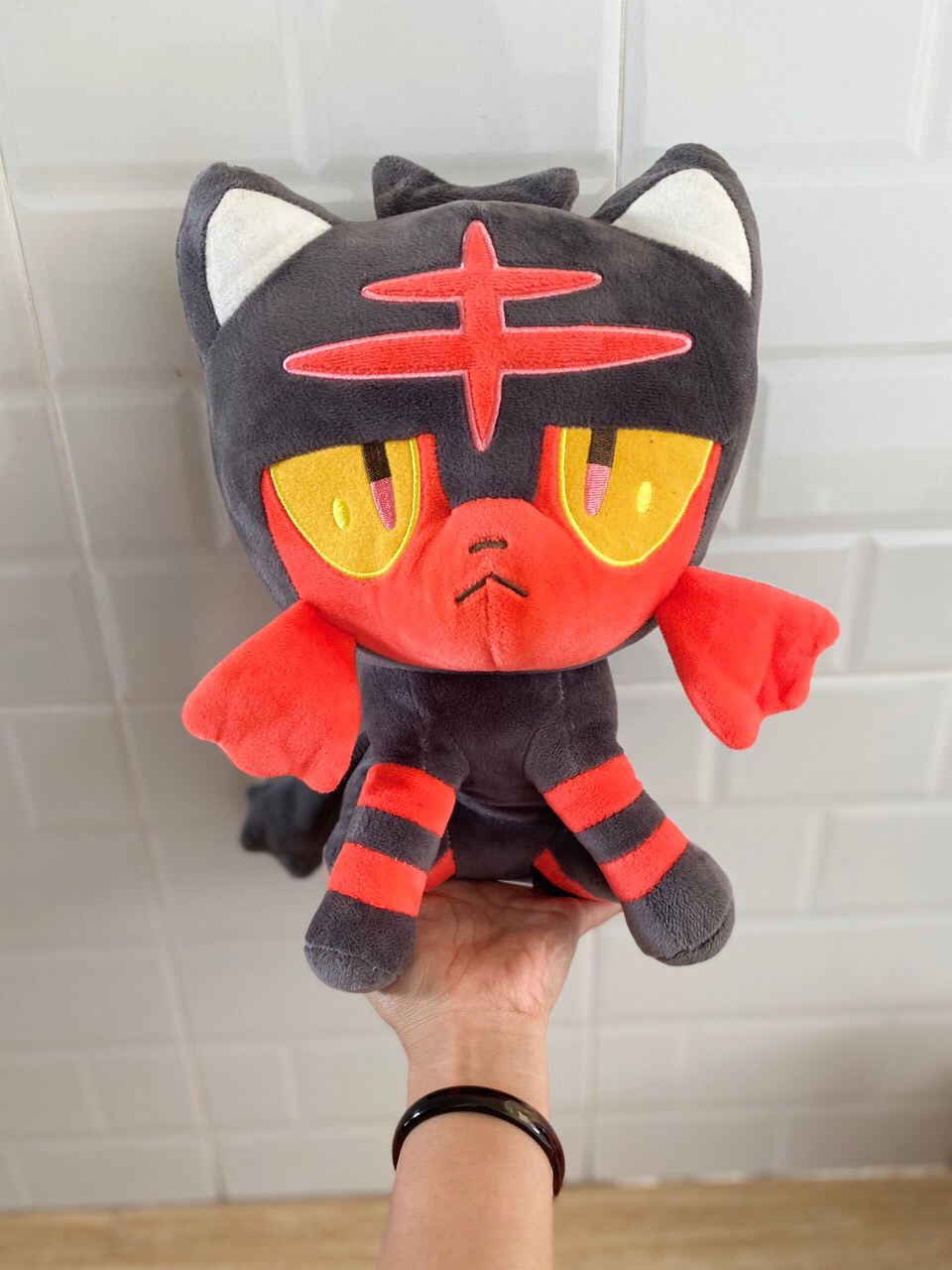 Gấu bông pokemon mèo đen Litten size to