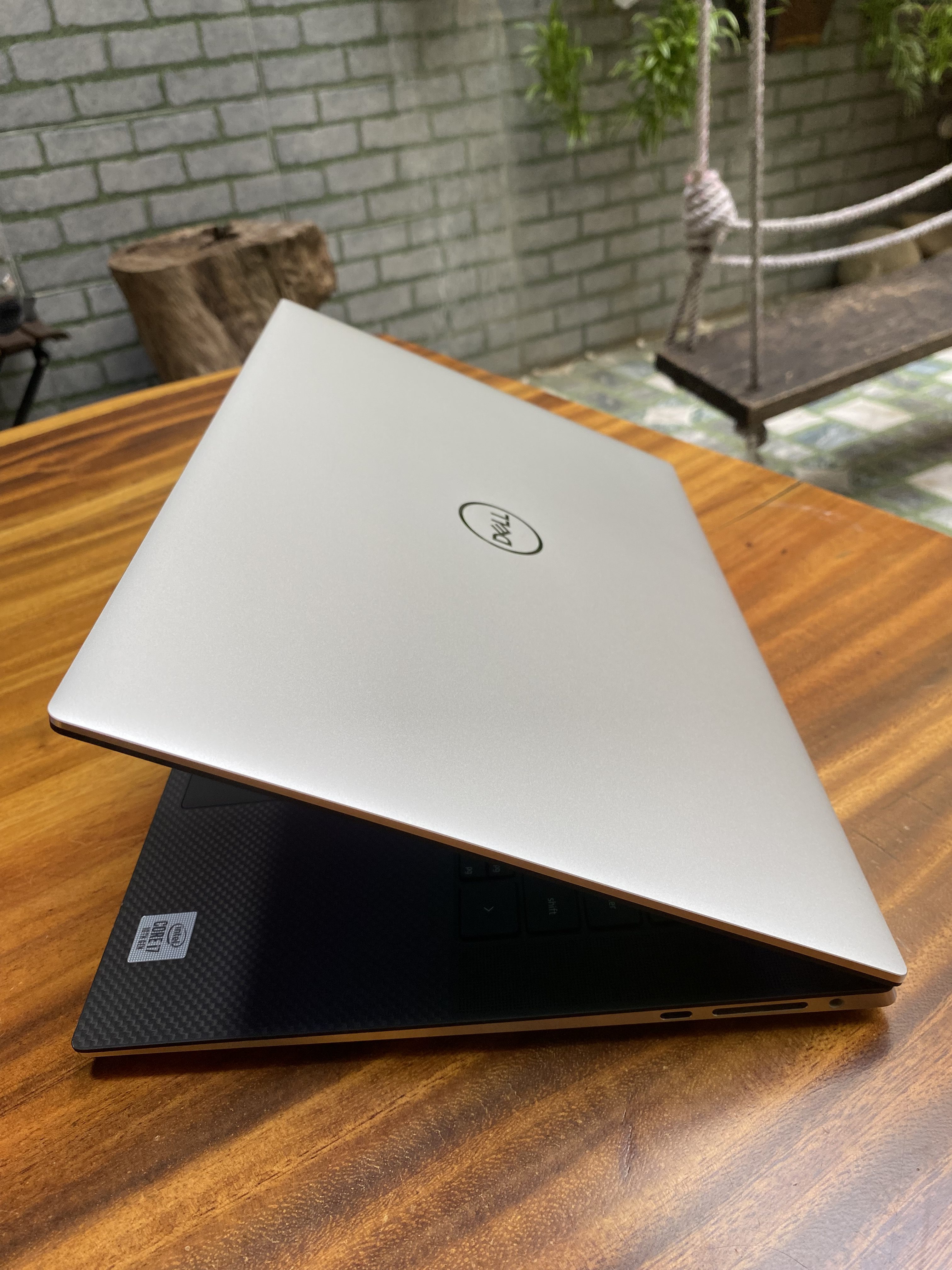 Laptop dell xps 9700, i7 10875h, 32g, 512g, rtx 2060, 17.3in, fhd+, 99%